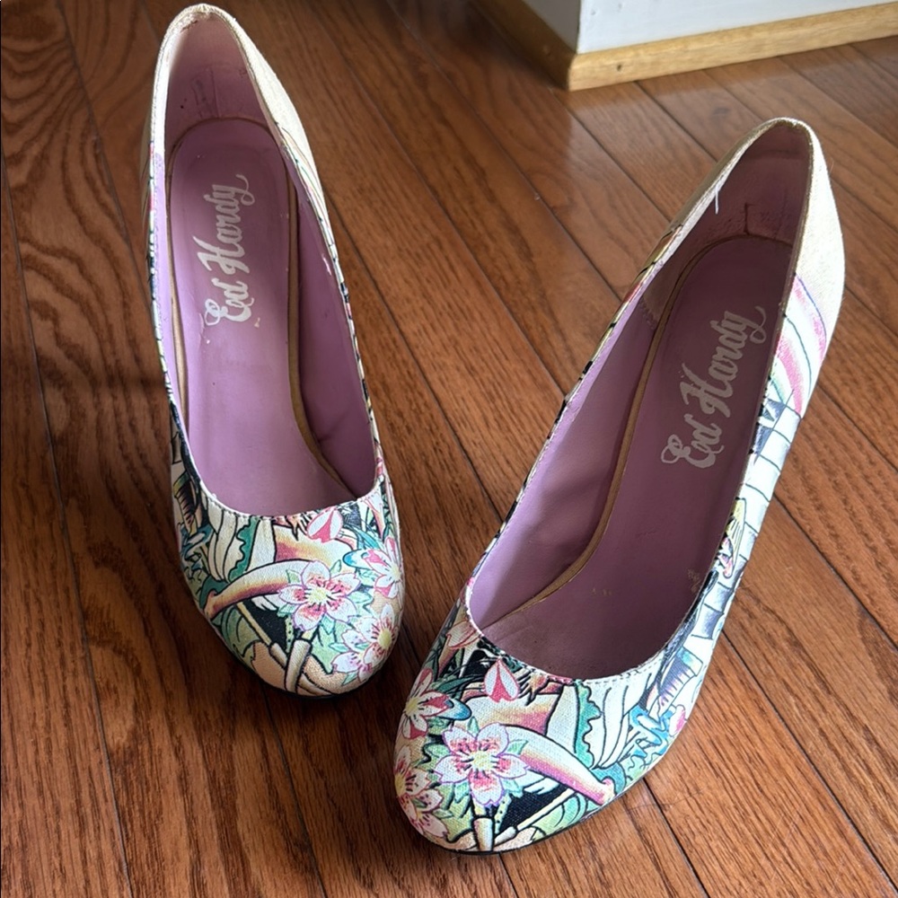 Ed Hardy Cream Heels with Elegant Design
